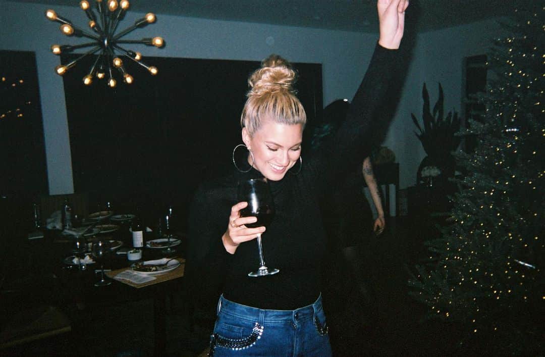 トーライ・ケリーのインスタグラム：「mood for the year」