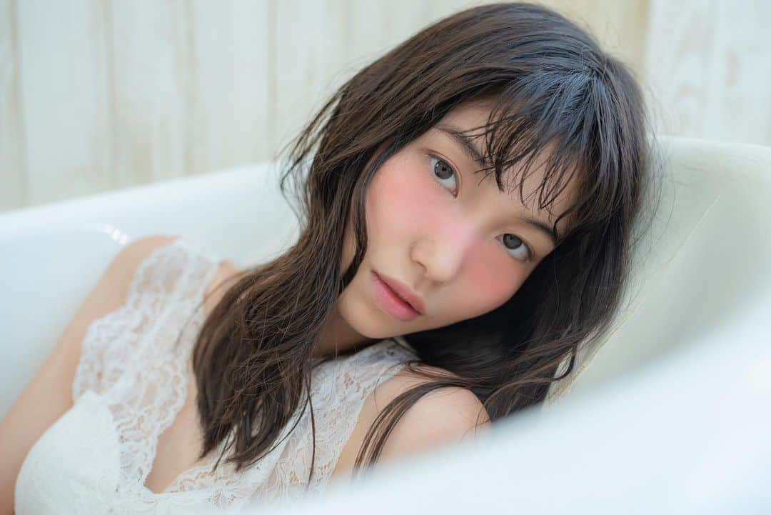 小川沙樹のインスタグラム：「22歳になりました〜🎉  １年ってあっという間ですね！ そろそろ大人の女性を目指したいなと思っているんですが、恐らく22歳もゲラゲラ笑いながら過ごしていくと思います🤣  こんな私ですがこれからもよろしくお願いします✨」