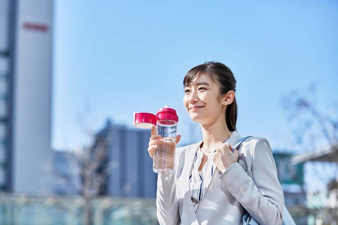 のインスタグラム：「＼あけましておめでとうございます。／ 本年も皆さまに楽しんでいただけるお水にまつわる情報や、ブリタの活用法をお届けしてまいりますので、どうぞよろしくお願いいたします＾＾」