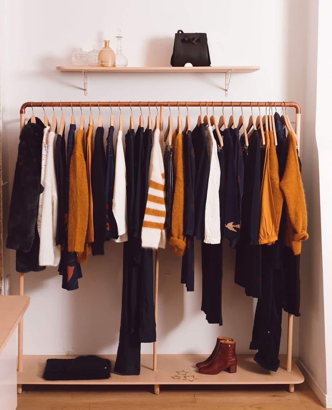 デプチオーのインスタグラム：「Pour quelles pièces allez-vous craquer ?⁠ ⁠ Pssst ... les ventes privilèges ont commencé ! 🌷 ⁠ ⁠ #despetitshauts #despetitshautsaddict #despetitsmoments #oiseauxdenuit #lavieenplusjoliedepuis20ans #lavieenplusjolie」