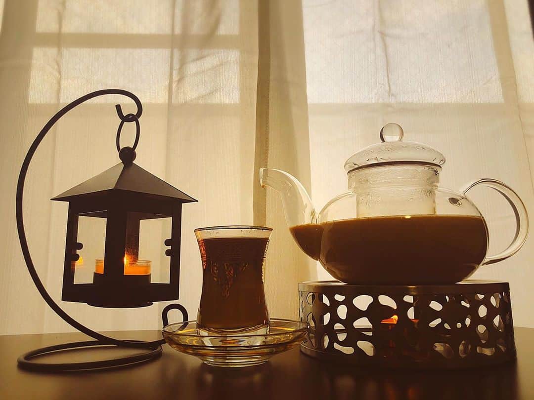 志村玲於さんのインスタグラム写真 - (志村玲於Instagram)「今日のteaは ロンネフェルトの「アイリッシュモルト」 天気が晴れというより曇りに近い感じ だったからミルクティーにしてみた！ 今はインドアになりがちだから、 天気に合わせて紅茶を楽しむのも なかなか良いんじゃないかな？  次は何飲もうかな？？  #紅茶 #紅茶好き #紅茶Butler #ミルクティー」1月5日 15時55分 - reoshimura0129