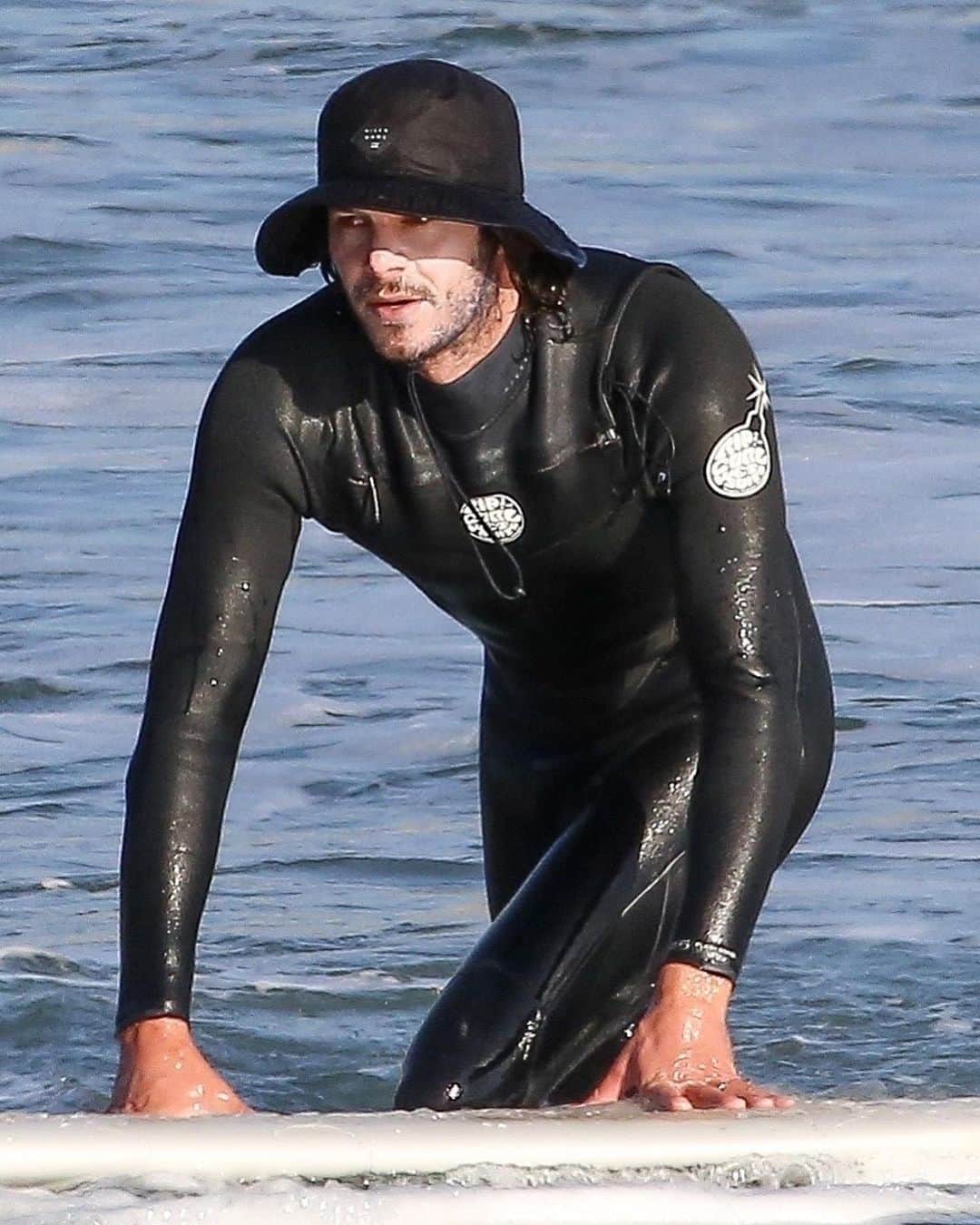 Just Jaredさんのインスタグラム写真 - (Just JaredInstagram)「Leighton Meester and Adam Brody went to the beach on Monday afternoon for a surfing date! We have so many more pics on our website right now. #LeightonMeester #AdamBrody Photos: Backgrid」1月5日 16時04分 - justjared