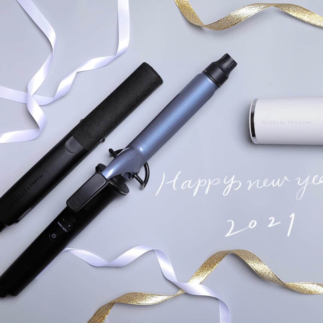 TESCOM テスコムのインスタグラム：「.  【HAPPY NEW YEAR 2021🎉】  テスコム ビューティー(@tescom_beauty)ではテスコムの商品やへアレンジなどためになる“ヘアトレンド”を配信していきます。  2021年もよろしくお願いします✨  【皆さまの投稿を募集中です💡】 . テスコムの美容家電をお使いの方は、#テスコムビューティー をつけて投稿してみてください♪ 皆さまの素敵なお写真をご紹介させていただきます✨  #tescom #テスコム #テスコムビューティー #速乾ドライヤー #ドライヤー #ストレートアイロン #カールアイロン #マイナスイオンドライヤー #美容家電 #ヘアスタイル #ヘアアレンジ#ヘアケア #ケア #美髪 #サラサラ髪 #ツヤ髪 #ホームケア #ライフスタイル #髪型 #ヘアセット #セルフヘアアレンジ #ヘアスタイル#まとめ髪 #髪型アレンジ #簡単アレンジ #時短 #日常 #暮らし #暮らしを楽しむ #happynewyear #2021」