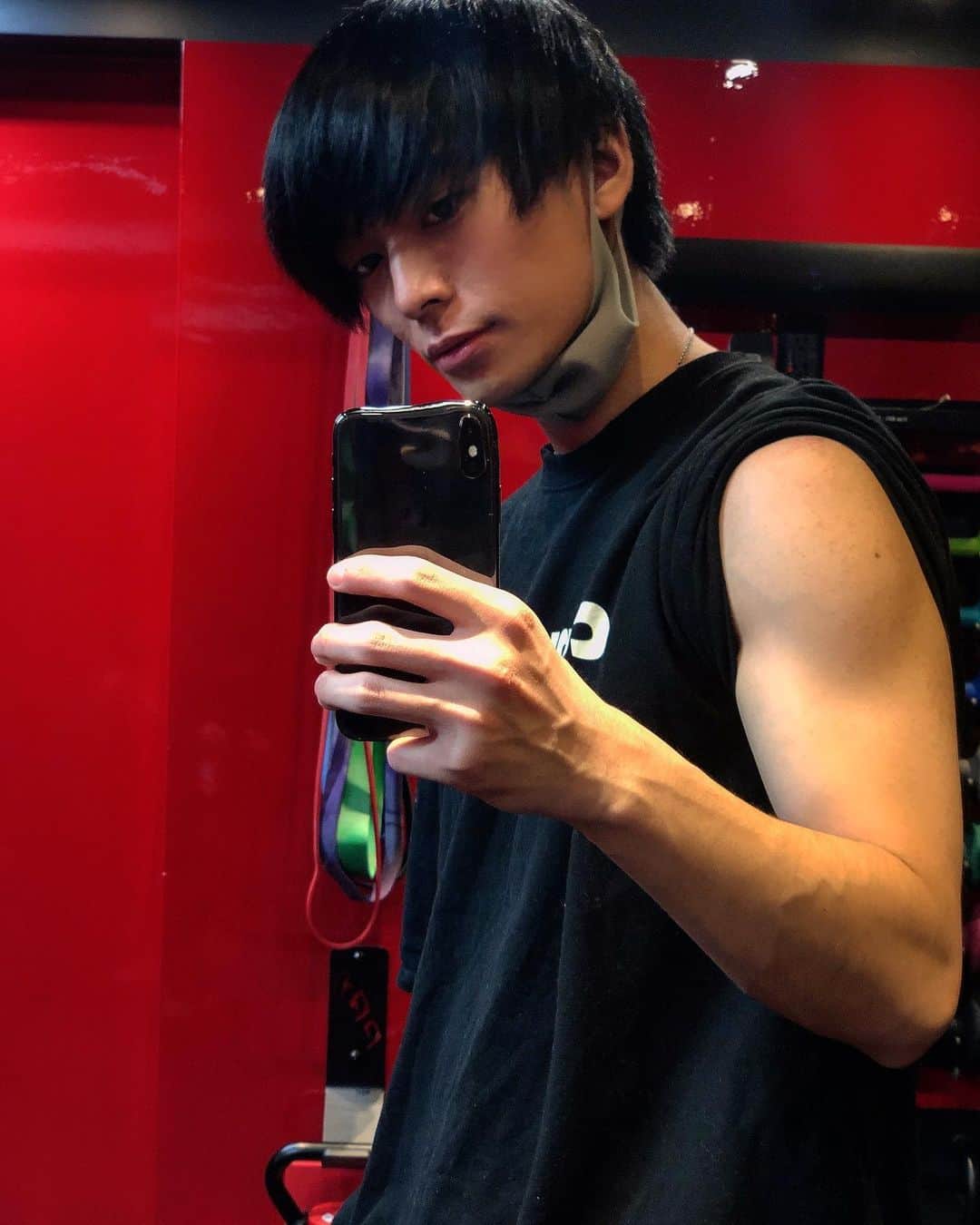 岡田隆之介のインスタグラム：「筋トレ始めしました。 筋肉痛が恋しくて新年明けて速攻 玉川さん　@tama_fit_ にトレーニングしてもらいました😂 めちゃくちゃ寄り添ったトレーニングしてくれるし、なんといっても面白いからほんとに楽しいパーソナルトレーニングです✌︎ みんなも筋トレしようね♪ . . . . . .  #ダイエット #筋トレ #workout #fitness  . #instagood #instalike #like4like #like #ootd #ootn #followme  #ファインダー越しの私の世界 #フォロミー  #いいねした人で気になった人フォロー #黒髪 #マッシュ男子 #雰囲気好きな人いいね #雰囲気推してください  #いいね返し #アイドル #youtube #youtuber」