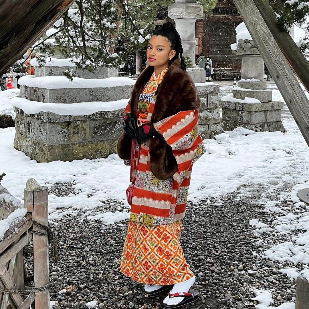 ティファニー・キャデラックのインスタグラム：「...Traditions...  Can’t be slacking on my other half 🧬 Gotta rep dem too yanaamean Ancestors be watching 😳👀  #BlackAndAsian  #UnapologeticallyMe  #UnapologeticallyAfrikan  #UnapologeticallyAsian  #BlackAndYellow  #JamaicanJapanese  #BlackDontCrack  #AsianDontRaisin  #WeOutchea #StayWoke」