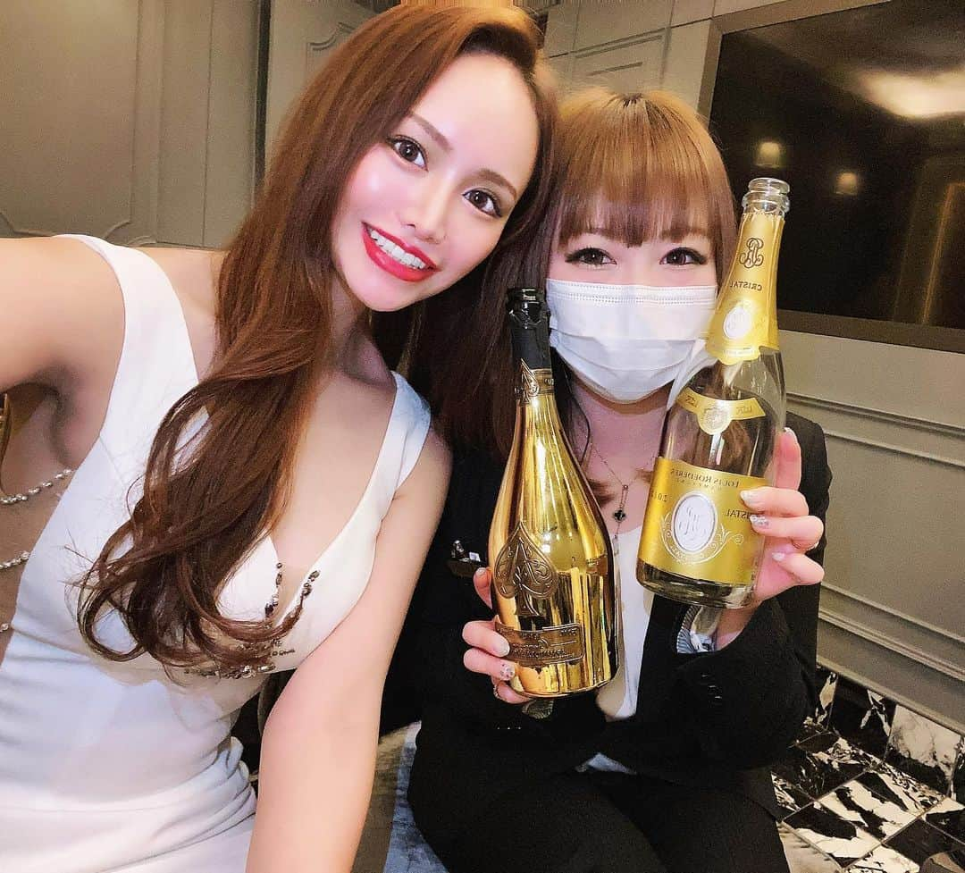 桜ゆみさんのインスタグラム写真 - (桜ゆみInstagram)「. 2020年の飲み納めははるさんと😍💓 いつも仲良くしてくれてhappy👼💓 .」1月5日 16時39分 - yumi.sakura1111