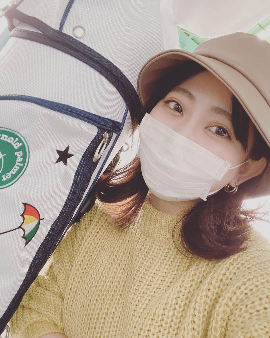 千葉えりかのインスタグラム：「2021年初打ち⛳️❤️  とはいえ打ちっぱなしですが笑  アイアンが苦手すぎてやんなっちゃうけど そもそも空振りしなくなっただけ 成長したと思いましょう😌👏  . . . #ゴルフ#ゴルフ女子#ゴルフ初心者#ゴルフ初心者女子#初打ちゴルフ#初打ち#打ちっぱなし#golf#⛳️」