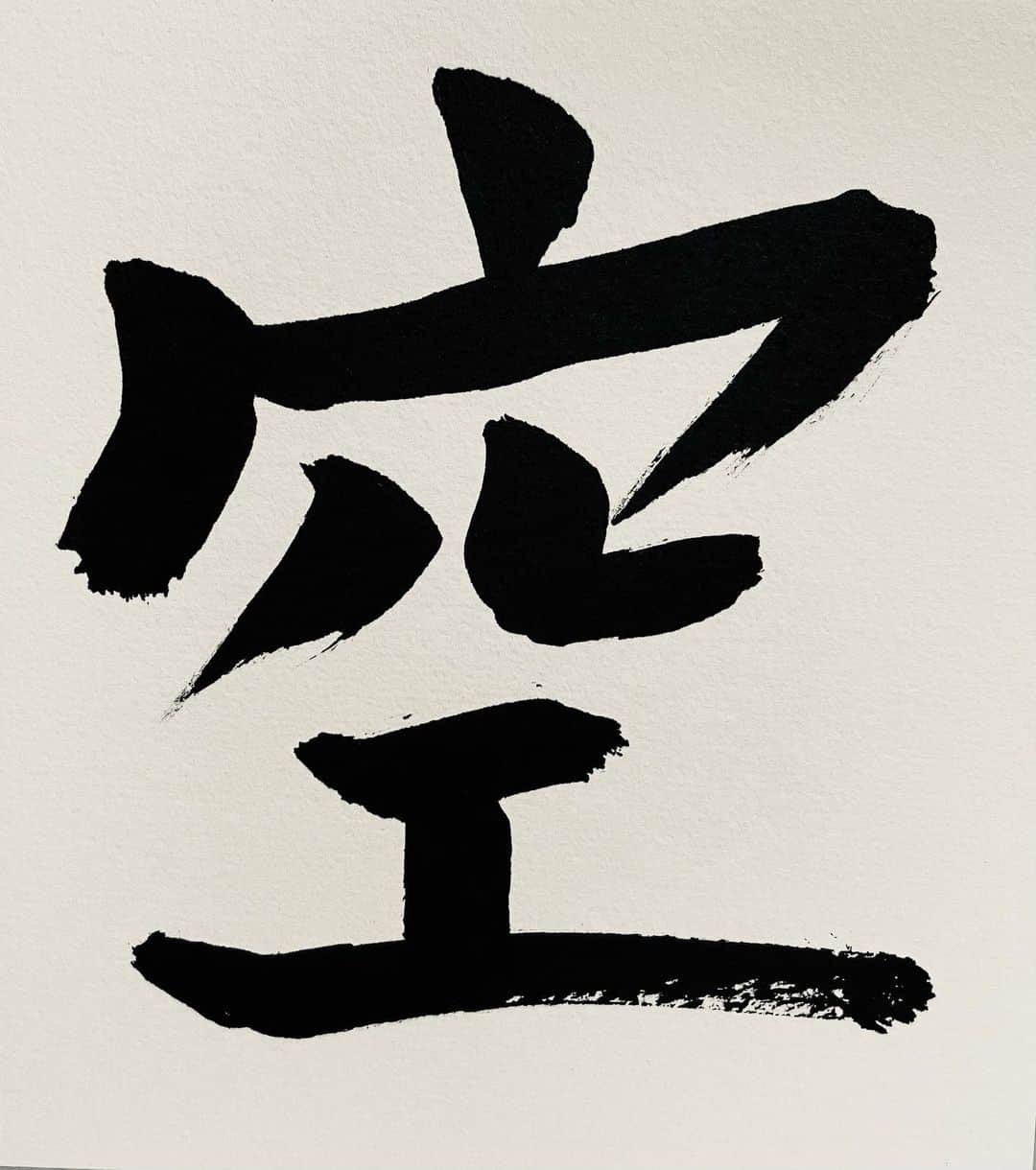 COMA-CHIさんのインスタグラム写真 - (COMA-CHIInstagram)「It means “space”, “air” and “sky”. These are the keywords of 2021. 初詣に参拝した神社から富士山を眺め、降りてきた2021年のキーワードは“空（くう）”。 色即是空を悟る年となるのか？ 詳しくは『ネオJOMONチャンネル』にて。」1月5日 16時48分 - coma_chi