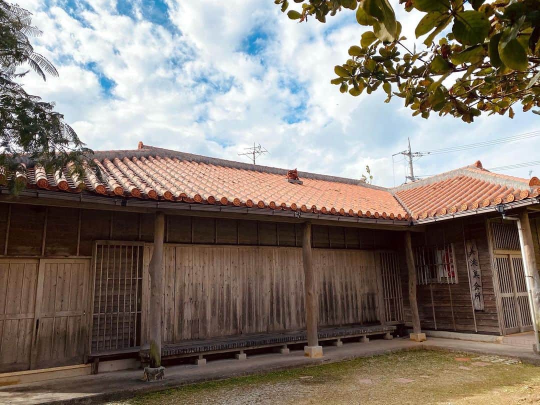 宮崎沙矢加のインスタグラム：「information🤍YOGA 1/13,20,27 am9:30~ Morning yoga in Chatan Feel free to contact me n join this Yoga lesson🧘‍♀️DM pls. . . 1月13,20,27日　美浜集会所にてアロマヨガ開催いたします。 釘を使ってない樹々の香りがする素敵な古民家でゆっくりリラックスしながら朝ヨガしましょう🤍お問い合わせご予約DM又はメッセージ下さいませ🙏 #yoga #yogainstructor #yogateacher #okinawa #yogaburn #yogastudio #yogalife #love #yolo #info #chatanyoga #沖縄　#北谷ヨガスタジオ #北谷ヨガ　#美浜集会所 #沖縄ヨガ　#沖縄ヨガイベント #沖縄ヨガインストラクター」
