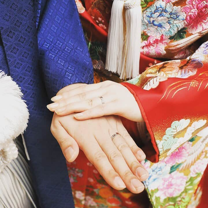 ホテルモントレ姫路ウェディングのインスタグラム：「・ @hotelmontereyhimeji.wedding ・ 前撮りでのワンシーン📸💓 ・ 表情は写らなくても 想いは伝わってきます😊❤️ ・ ・ -----------------------. ホテルモントレ姫路** ➭世界遺産・姫路城を一望できる 絶景のスカイチャペル☆* ・ ➭JR姫路駅直結の好立地⚐⚐ ・ 『あなたの大切な人も、大切にしたい』 **おふたりと全スタッフで創り上げる、最幸の一日 ・ 公式HPブライダルフェア予約は TOPのURLよりcheck☆* ☞@hotelmontereyhimeji.wedding -----------------------. ・  #ホテル  #ホテルモントレ姫路  #モントレ姫路  #モントレ  #モントレ花嫁  #関西花嫁  #卒花嫁  #卒花レポ  #姫路  #ウェディングフォト  #可愛い  #指輪  #和装  #プレ花嫁さんと繋がりたい  #ホテルウェディング  #ブライダルフェア  #2022  #テーマ  #令和婚  #結婚式  #bridal  #monterey  #hotel  #himeji  #wedding  #camera #flower #dress #cake #monterey」