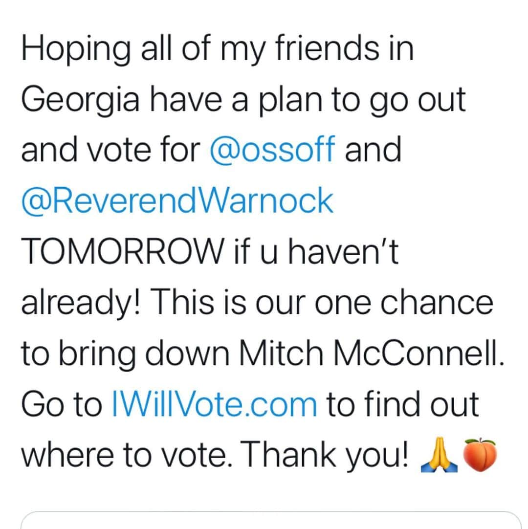 ビリー・エイチュナーのインスタグラム：「Georgia friends - if you haven’t already please make time to go out and vote for @jonossoff and @raphaelwarnock tomorrow! Bring your friends!!! And your photo ID! Go to IWillVote.com to find out where to vote. More info in my stories. We’re counting on you, GA! THANK YOU! 🙏🍑」