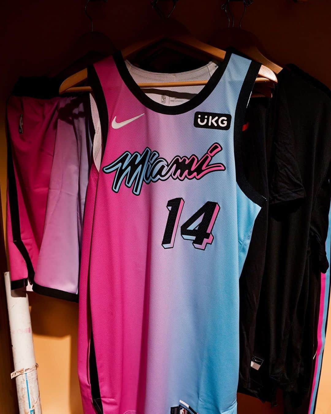 Miami HEATさんのインスタグラム写真 - (Miami HEATInstagram)「Suit up.   No need to wait ⏩ @nolimitherro #ViceVersa jerseys are in-stock and ready to ship!」1月5日 8時36分 - miamiheat