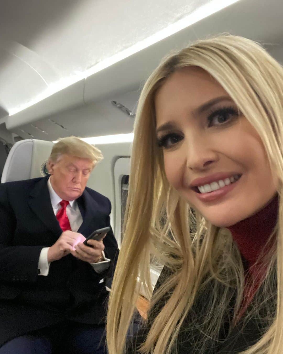 イヴァンカ・トランプのインスタグラム：「Off to Georgia with dad! Get out and VOTE Georgia!!! 🇺🇸」