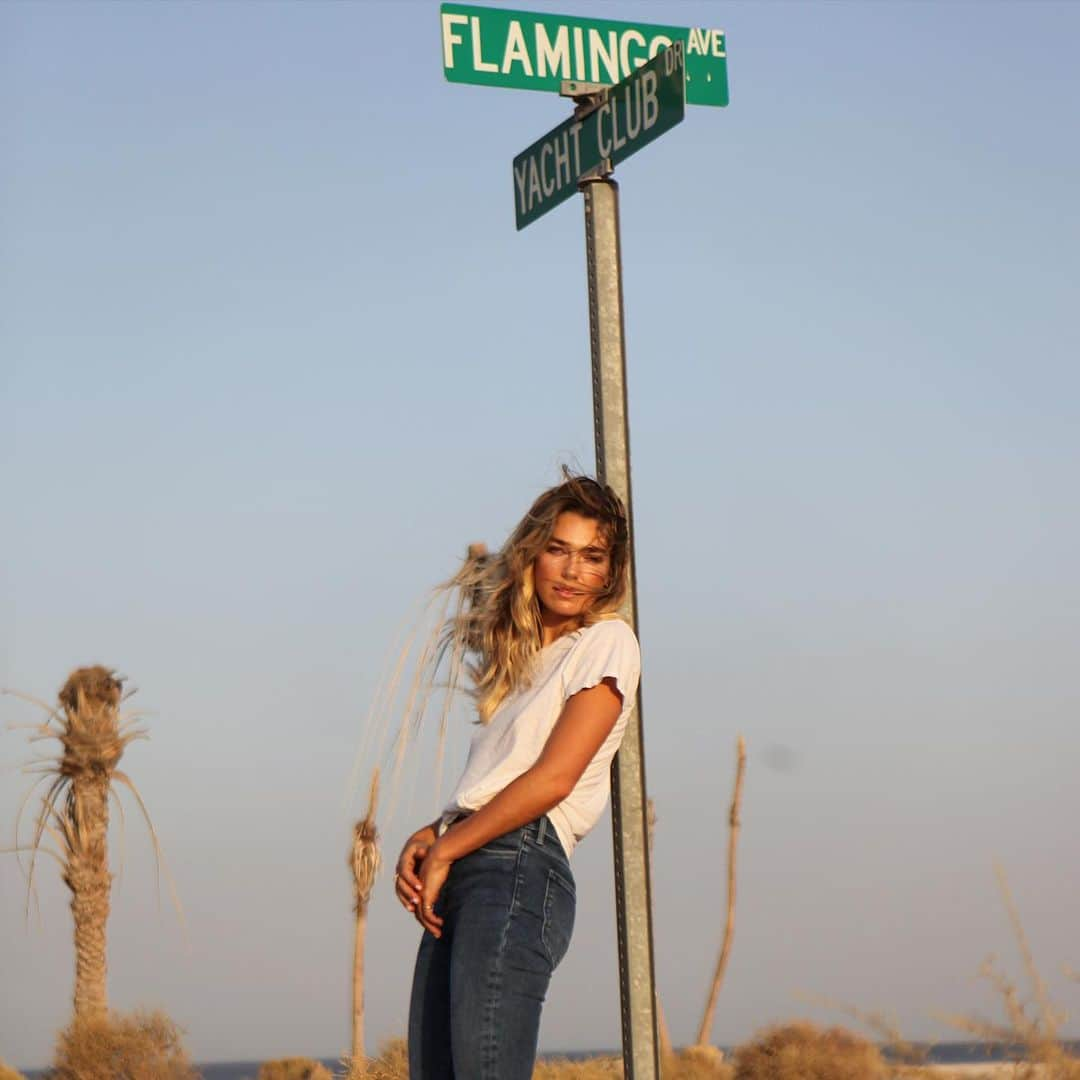 アシュリー・ハートさんのインスタグラム写真 - (アシュリー・ハートInstagram)「Meet me at the corner of Flamingo Av and Yacht Club Dr...I'll be dreaming up what 2021 looks like from the mindset of infinite possibilities ~ who's with me?  #anythingispossible #infinitepossibilities #letsdothis」1月5日 8時53分 - ashleyhart