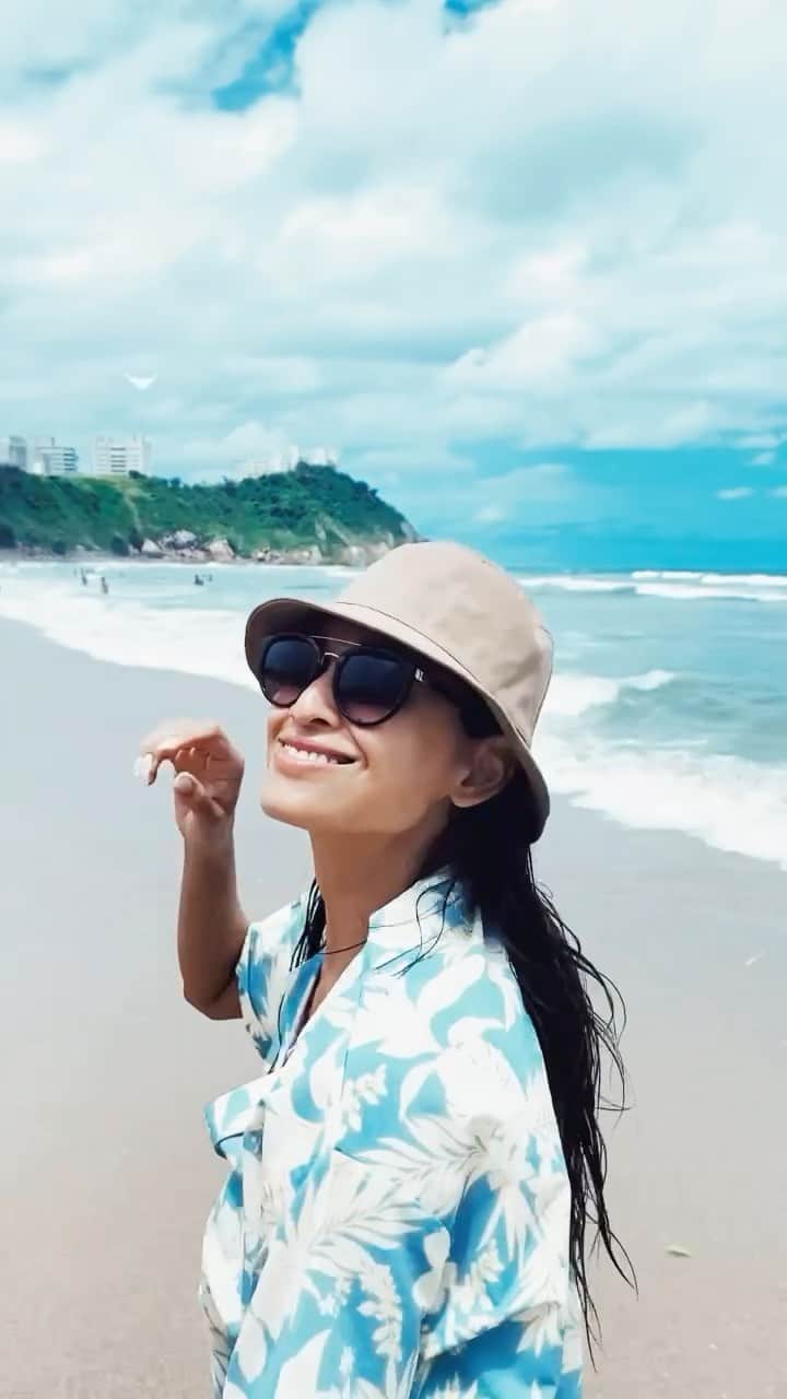 ケリーのインスタグラム：「T R O P I C A L 🌺 S U M M E R 🧡 ・ Wearing : @sanai_resort  ・ #summer#tropical#2021 #onlygood」