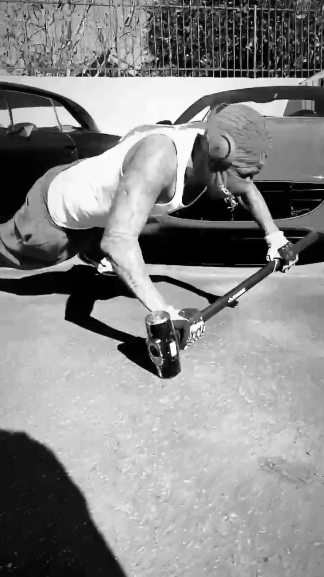 ニック・キャノンのインスタグラム：「#MotivationMonday “Today is the First day of the Best days of your life!” #LupusWarrior #Ncredible @confusedmuscles  @Ncred」