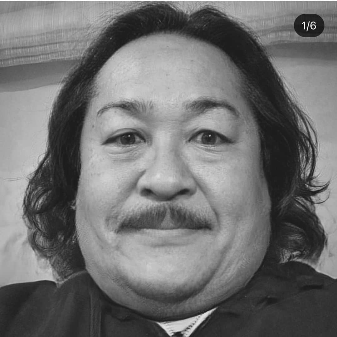 播戸竜二さんのインスタグラム写真 - (播戸竜二Instagram)「『コミュニケーター』 ・ その名称で石川直宏が就任した時、なんなんや？って思ったけど、そこからFC東京の成績は鰻上り！ ・ そしてルヴァン杯優勝！ ・ 試合前のラウンジでも、いろいろな人とコミュニケーションを取っていました。 ・ 選手やスタッフと、常にコミュニケーションを取って、クラブが円滑に廻るようにしているんだと思いました。 ・ ナオもそうやけど、引退した元選手が、いろいろな役割を持って、サッカー界発展の為に努めている事を嬉しく思います！ ・ 俺も負けないように頑張らナイト！あっ、夜じゃなくて昼やね。（笑） ・ コロナ禍の中、本当に素晴らしいルヴァン杯決勝でした。24219人のお客さんが来てくれた事を本当に嬉しく思います！ ・ いろいろなリスクがあるのは承知の上で、いろいろなチャレンジをしたJリーグを誇りに思います！ ・ スタッフの皆さん、お疲れ様でした！ ・ ・ このコートの下はルヴァンド先生の衣装でした！ ・ 来年は予選から、 ルヴァンド先生と一緒にいろいろ学んでいけたら嬉しいです！っていう売り込み。（笑） ・ また来年のルヴァン杯、Jリーグが楽しみです！ ・  YBCヤマザキビスケット様、1992年から本当にありがとうございます！これからも一緒に盛り上げて頂けたら嬉しいです！ ・ コロナに負けるな！ おばんざーい✊ ・ ・ #石川直宏 #2枚目は加工らしい #安心しました #mixi木村社長 #おめでとうございます #控えラウンジの活用 #もっとできそう #特任理事仲間の #アンディーさん外山さん #優勝の瞬間は最高で #これこそ至福の時間です #聖地国立」1月5日 9時32分 - ryuji_bando