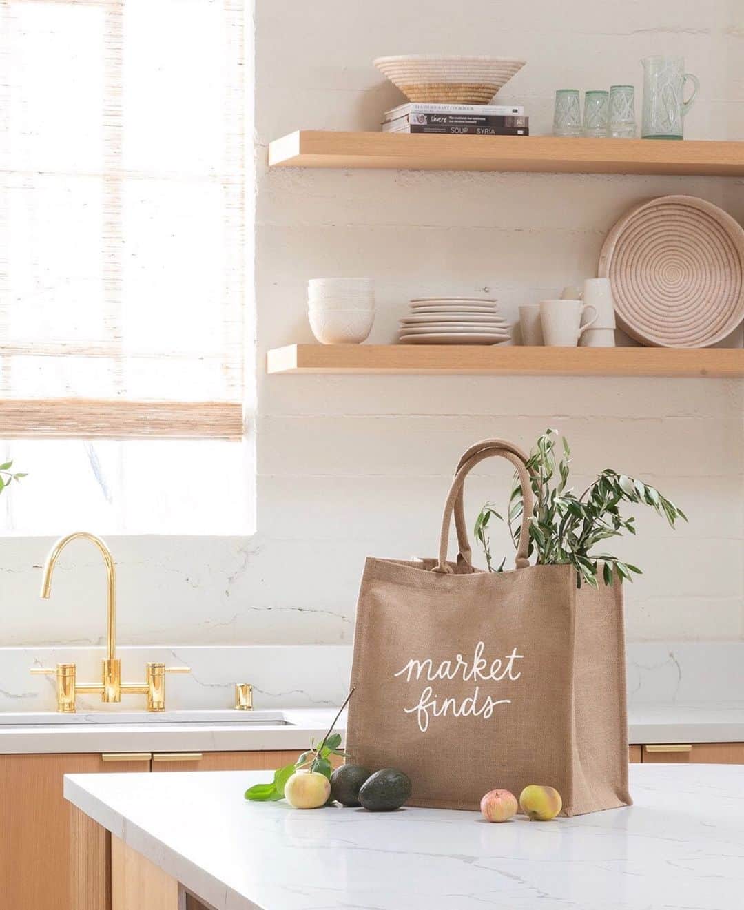 The Little Marketさんのインスタグラム写真 - (The Little MarketInstagram)「How you shop can make a difference! Every item in our collection prioritizes the well-being of people and our planet — handmade by artisans and producers around the world with eco-conscious practices. From reusable totes to handwoven storage bins, we make it easy to keep your sustainable shopping goals. Link in bio.」1月5日 9時51分 - thelittlemarket