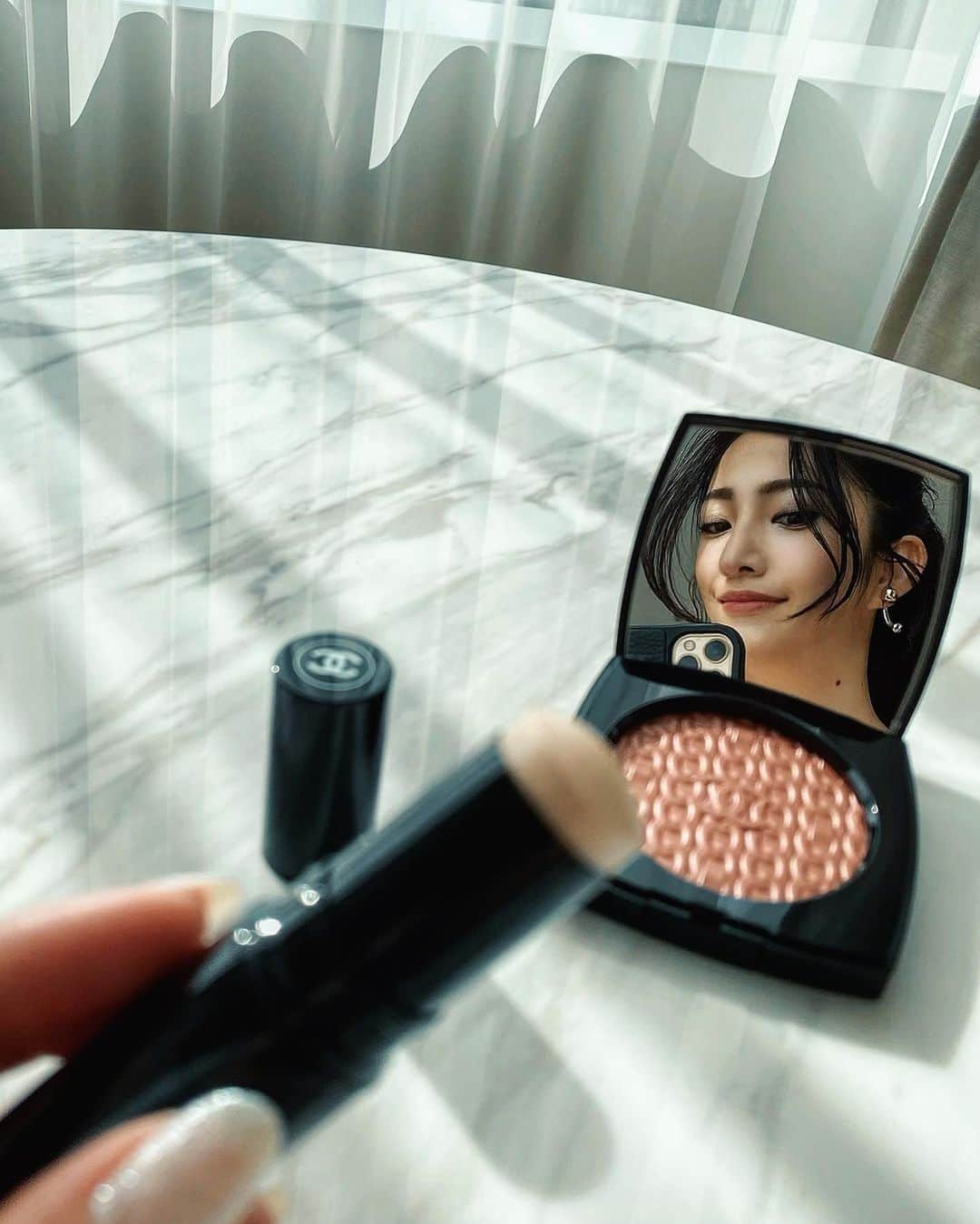 雨宮みずきさんのインスタグラム写真 - (雨宮みずきInstagram)「． make up👱🏼‍♀️💄 ． cheek... #レシェヌドゥシャネル highlight... #ボームエサンシエルスカルプティング ． #chanelmakeup #highlights #chanelbeauty  #makeup #cheek #facepowder #cosmetics」1月5日 10時11分 - ammymzk0926
