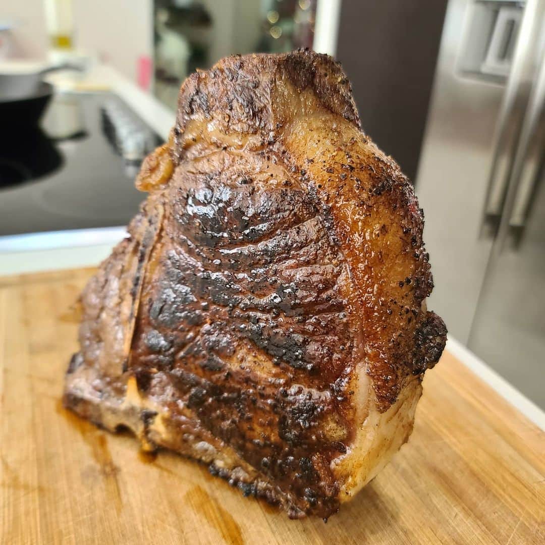 Cesar Gonzalez Cocineroのインスタグラム：「Quieren aprender a preparar la mejor carne de sus vidas, quien dice "SIIII"? Muy bien, demasiado fácil de preparar en horno, acabo de subir el video paso a paso en mi cuenta @co_cinero sígueme por allá @co_cinero」