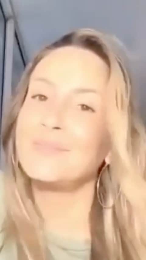 Claudia Leitteのインスタグラム：「Positividade para a primeira segunda-feira de 2021! 🍃」