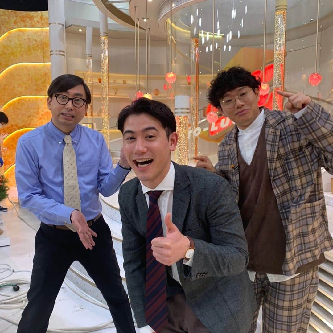 おいでやす小田のインスタグラム：「生放送「グッとラック！」出させていただきました！！  どっかで突かれるとは思ってたけど、あんな早く捕まる？！  コメント１つもしないコメンテーターになってしまいました。」