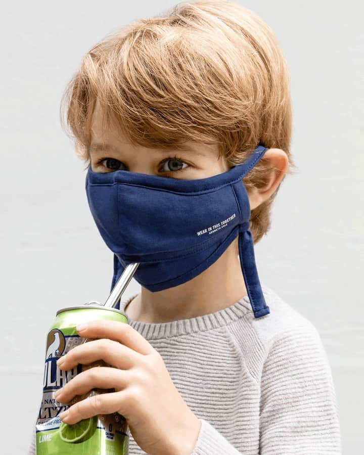 ケネスコールのインスタグラム：「Sip happens…so protect your little drinkers with our STRAW-READY MASK. It features a covered vent, so wearers can safely use a straw without removing their mask. It comes with a metal straw and it’s available for thirsty adults too. #StaySafe #DrinkResponsibly #WearAFuckingMask  When you shop at KennethCole.com, we donate to THE MENTAL HEALTH COALITION –a life-changing movement working to destigmatize all mental health conditions by unifying our partners’ efforts, including those focused on the emotional well-being of Black communities. Info link in bio.」