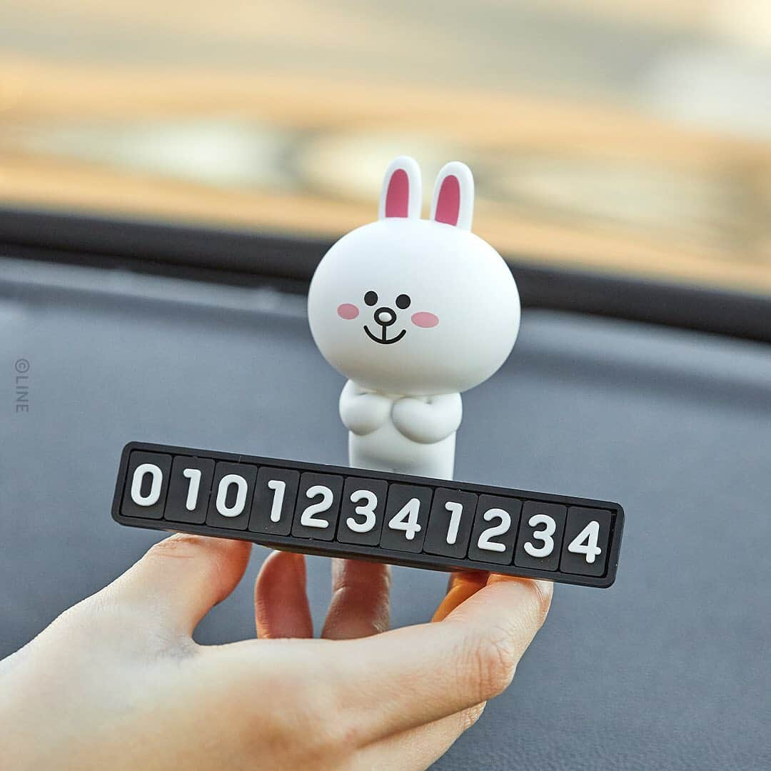 LINE FRIENDSさんのインスタグラム写真 - (LINE FRIENDSInstagram)「Tiny figure, gigantic cuteness. 🚗 BROWN & FRIENDS Phone Number Plate ⠀ ✔️ Perfect for adding that bit of cuteness to your car ✔️ Protect personal info with removable and attachable covers ✔️ Two sets of 8-digit numbers can be attached ⠀ Better together with wireless car chargers of course. 💁 ⠀ Shop now > Link in bio ⠀ #LINEFRIENDS #caraccessorybusiness #automobile #interior #caraccessory」1月5日 11時02分 - linefriends