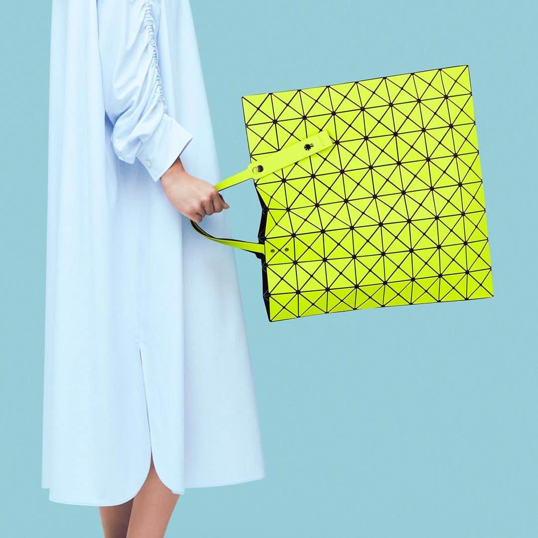 のインスタグラム：「【NEW ITEM】LUCENT MATTE  RELEASE MONTH January, 2021 *By country RELEASE MONTH may be different.  #baobaoisseymiyake #baobao #isseymiyake #totebag #lucentmatte #ss21」