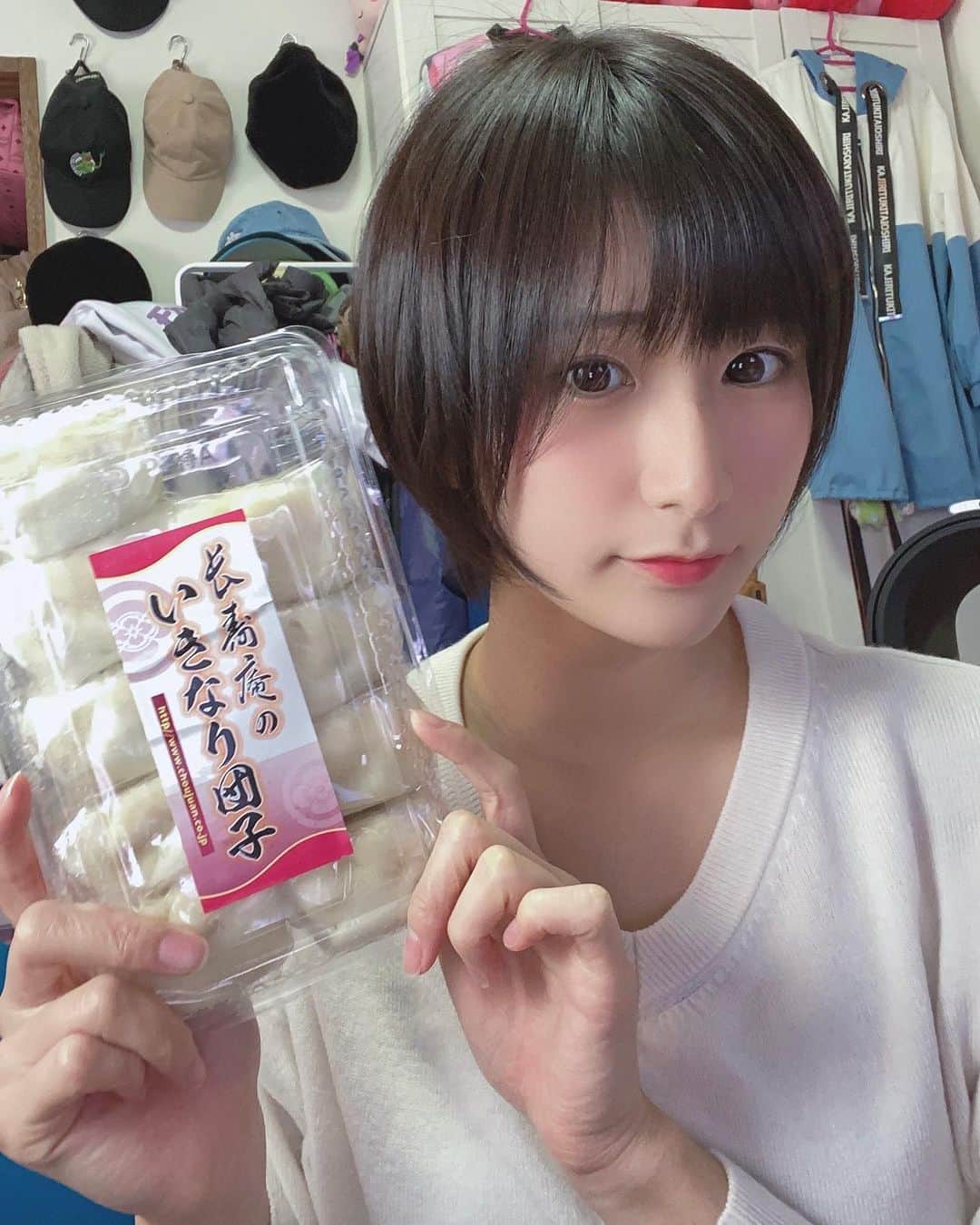 のインスタグラム：「いきなり団子ッッ‼️  @ikinaridango_choujuan . 昔、熊本の友達から貰って食べてた懐かしい味(*´ー｀*) これは『白いきなり団子』なんやて✨ . これは冷凍されているから長持ちするし、温めたらほくほくで美味い🐻 . . . .  #いきなり団子専門店長寿庵 #いきなり団子 #熊本スイーツ #さつまいもスイーツ #和菓子 #pr」