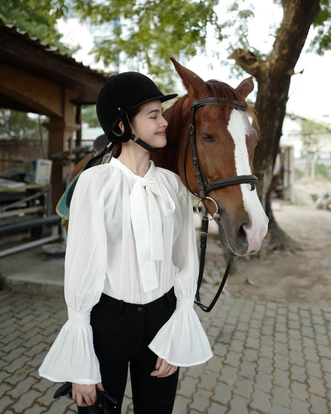 ウッラサヤー・セパーバンさんのインスタグラム写真 - (ウッラサヤー・セパーバンInstagram)「Haven’t ridden properly in so long, so happy to be back on horseback and with such great company too ♥️✨」1月5日 11時25分 - urassayas