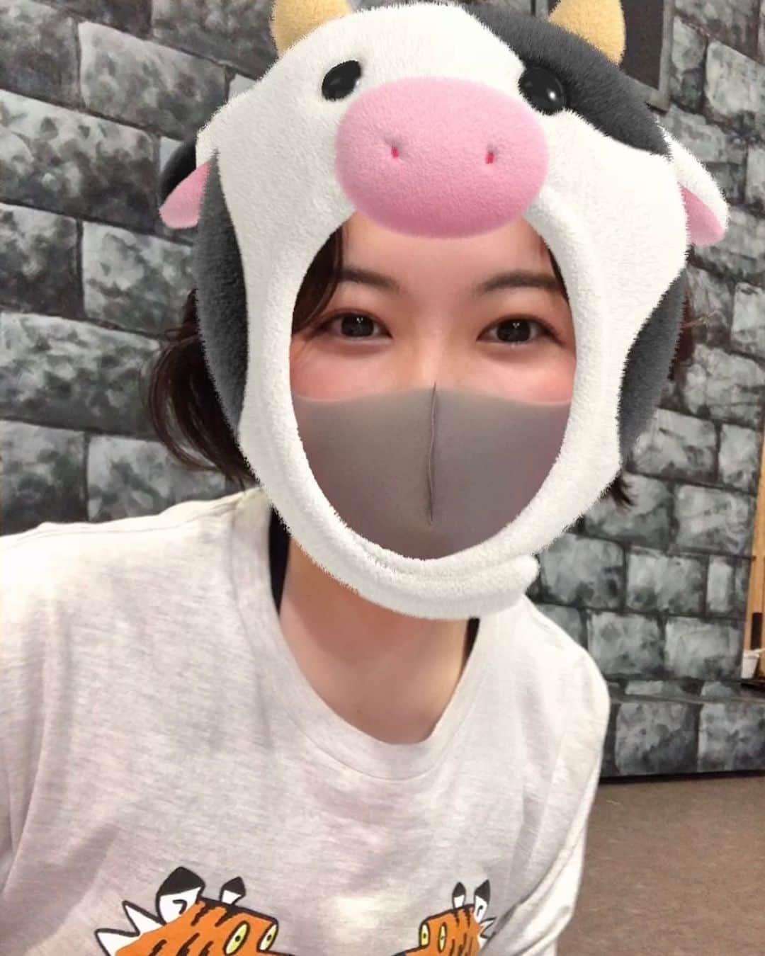 小山侑紀のインスタグラム：「牛か虎かどっちかにしてもらっていいですかと言われました。紛らわしくてすみません。 今年は丑年、年女です🐄 ⠀ #2021 #年女 #動画は恥ずかしいのでスクショ」