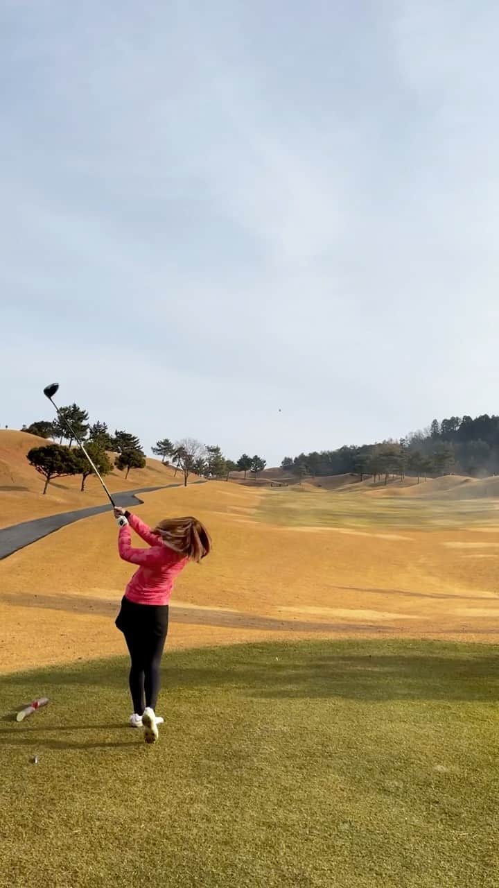 RIKAのインスタグラム：「忘年会ゴルフはかさぎで⛳️  #golf #golfstagram #golfswing #golflife #golfgirl #golfwear #golfcourse #golfaddict #ゴルフ #ゴルフ女子 #ゴルフウェア #ゴルフスイング #ゴルフコーデ #ゴルフ好きな人と繋がりたい　#adidas #adidasgolf #golfswag #かさぎゴルフ倶楽部 #⛳️ #⛳　#loud」