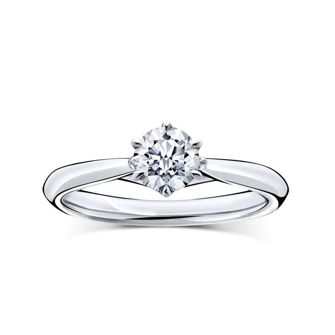 ラザール ダイヤモンド ブティック公式 | 婚約・結婚指輪さんのインスタグラム写真 - (ラザール ダイヤモンド ブティック公式 | 婚約・結婚指輪Instagram)「今日は「苺の日」。それは、可愛くて、甘酸っぱくて、でもそれだけじゃないからこそ、女性を魅了し続ける。  エンゲージリングの「マチルダ」は、まさにいちごのように魅惑的。センターに向かってゆるやかにシェイプするプレーンなアームと、6本爪で固定されたダイヤモンド。サイドに2石のメレダイヤをしのばせることで、予想外のきらめきをプラスする。 正統派ながら、どこかあどけなくて、チェーミングなたたずまい。  左手の薬指にはめた「マチルダ」の魔法をあなたもまとい、惹き付けてやまない女性に。  プロフィールのリンクからHPをご覧いただけます。﻿ →@lazarediamond_boutique   #結婚指輪 #婚約指輪 #マリッジリング #ブライダルジュエリー #エタニティリング #エンゲージリング #marriagering #bridaljewelry #engagementring #結婚指輪選び #婚約指輪選び #結婚指輪探し #婚約指輪探し #lazarediamond #ラザールダイヤモンド #プレ花嫁 #プレ花嫁さんと繋がりたい #結婚式準備 #花嫁 #結婚準備 #プロポーズ #ダイヤモンド #花嫁準備 #2021春婚 #2021夏婚 #今日は何の日 #苺の日」1月5日 12時00分 - lazarediamond_boutique