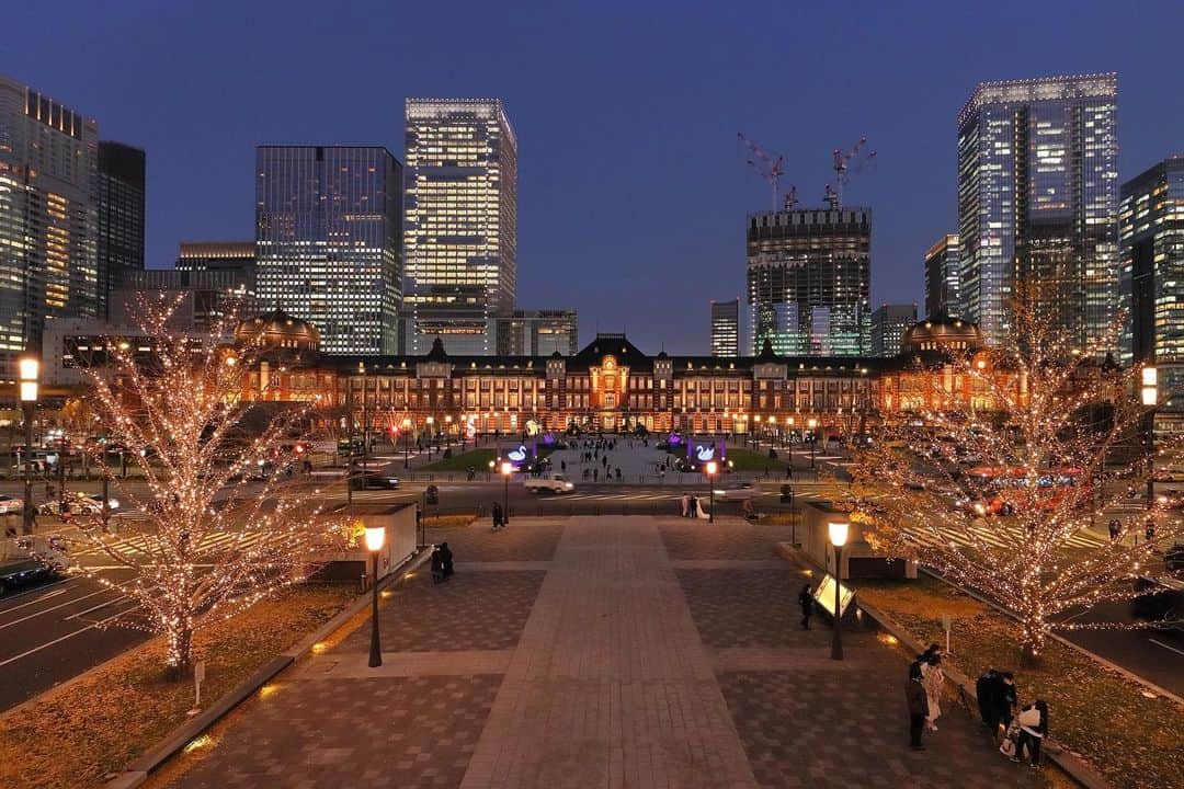 Bi Rod by Lumica.さんのインスタグラム写真 - (Bi Rod by Lumica.Instagram)「【Bi Rod Creator's Photo】 ＃038 ■Photo by 犬飼誠人  ■Photo at 東京駅 tokyostation  2020/ 12  ■Equipment Rod： Bi Rod 10C-11500 Camera: CANON EOS M6 Lens:  「ドローンなしでこのアングル」  最大7.5mのハイアングルから撮影できる 高所撮影一脚「Bi Rod」  ↓商品情報はプロフィール欄のURLから公式ストアへ @birod_lumica  #birod #lumica #ルミカ #木村棒 #写真好きな人と繋がりたい #写真 #空中撮影 #空撮 #ハイアングル #ドローン #aerialphotography #notdrone #highangle #Canon #CANON_EOS_M6 #東京駅 #東京夜景 #Tokyostation #tokyo #Tokyostation #tokyo」1月5日 12時02分 - birod_photo