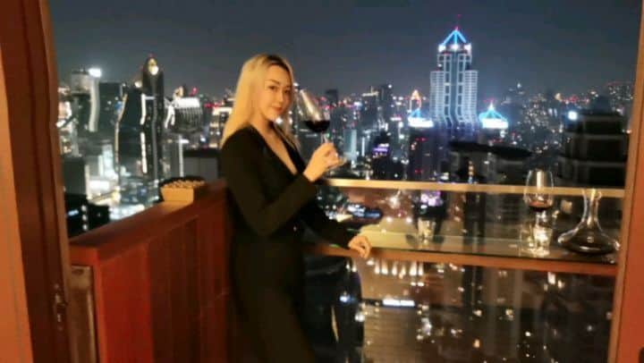 Nicole Chenのインスタグラム：「Onlooking a beautiful view in the beautiful thailand #travel #lifestyle #photos #bangkokview #bangkok ## ต่างประเทศ # สาวสวย #douyinvideos」