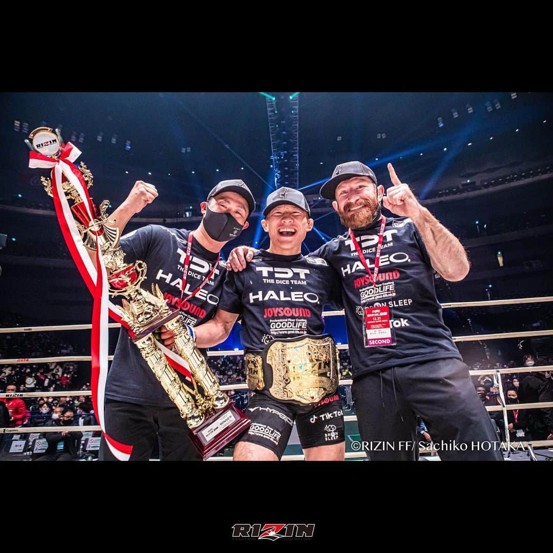 堀口恭司のインスタグラム：「最高な写真を撮って頂きありがとう御座います😊  @sachikohotaka   #RIZIN26」