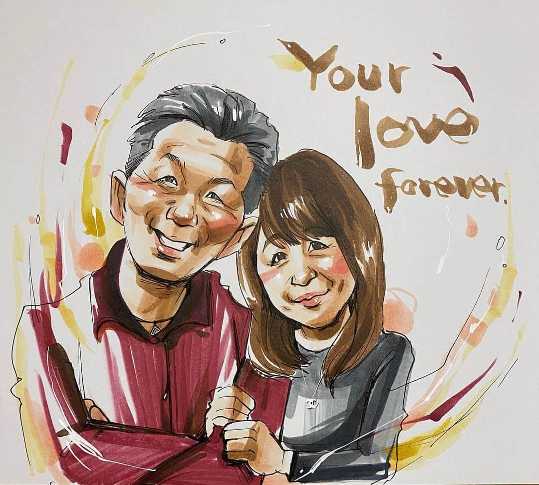 似顔絵★𝗚𝗢𝗥𝗜𝗞𝗜𝗡𝗚のインスタグラム：「. . 先日の一枚目❤️❤️ #gorikingの小洒落てみたシリーズ   で、仲良しご夫婦を😃⭐️✨  娘さんからのプレゼントでご依頼いただきました❤️⭐️✨  . . お父様はもういらっしゃらないけど、 絵の中で、いつまでも仲良く🤝💕✨  . . . 素敵なご依頼ありがとうございました🙇‍♀️❤️  . . .  ❌❌現在は、予約受付終了してます❌❌ 。 . . .  2020年度ご予約のお客✨ 現在145番までの方へ案内中です🌟✨💕 DMの確認いただきgmailへ返信宜しくお願い致します🙇‍♀️🌟✨✨ . . . .  次回の予約応募は、2020年のご予約分を書き終える予定の 2021年春頃の、、、予定です。 ※あくまでも予定なので前後します🙇‍♀️ . . . .  オーダー再開の際には 人数制限あるため必ず予約ができるわけではございません。 そのことも踏まえた上で 次回ご検討いただけると嬉しいです(^^) . . また、結婚式の使用を考えてくださる方も多いです✨  前々からお伝えしていますが、 基本的に予約順に対応しているため、 近々の納期を希望される方は、 対応できないこともあるので、 あらかじめご了承ください💦 . . . . . ※今回予約が取れた方へ※ . .  写真がまだ用意できてない、入金が遅れそうなど、状況により、順番が前後することもございます‼️ あらかじめご了承ください。 。 . . . また、芸能人、キャラクターのオーダー、パロディ風オーダーはお断りしています。  芸能人については、ご本人様に直接プレゼントなどはOKです。 . . . . . . 💰料金表は過去投稿記事みてね❤💰 . . . . . ➡️ハッシュタグ⇨ goriking117料金表2019⬅️ . . ✨✨✨✨✨✨✨✨✨✨✨✨✨✨✨✨ @by.goriking のアカウントでは、 過去書かせて頂いたお客様方からの、 似顔絵のその後のお写真をいただき、 投稿しております^ - ^❤️❤️ 玄関に飾ってある似顔絵、 渡した瞬間のお写真、 ご本人とのお写真などなど💕 いろんな場面でのお写真お待ちしております^ - ^✨⭐️ . . . .  #似顔絵#pencildrawing#drawing#pencil#illust#painting#art#artwork#絵描きさんと繋がりたい#似顔絵師#gorikingの似顔絵屋さん#仲良し家族#仲良し夫婦#夫婦#お父さん#お母さん#両親#両親へのプレゼント#ありがとう#感謝#present#親子#comicart#anime#animeart#comicartist#animejapan#초상화」