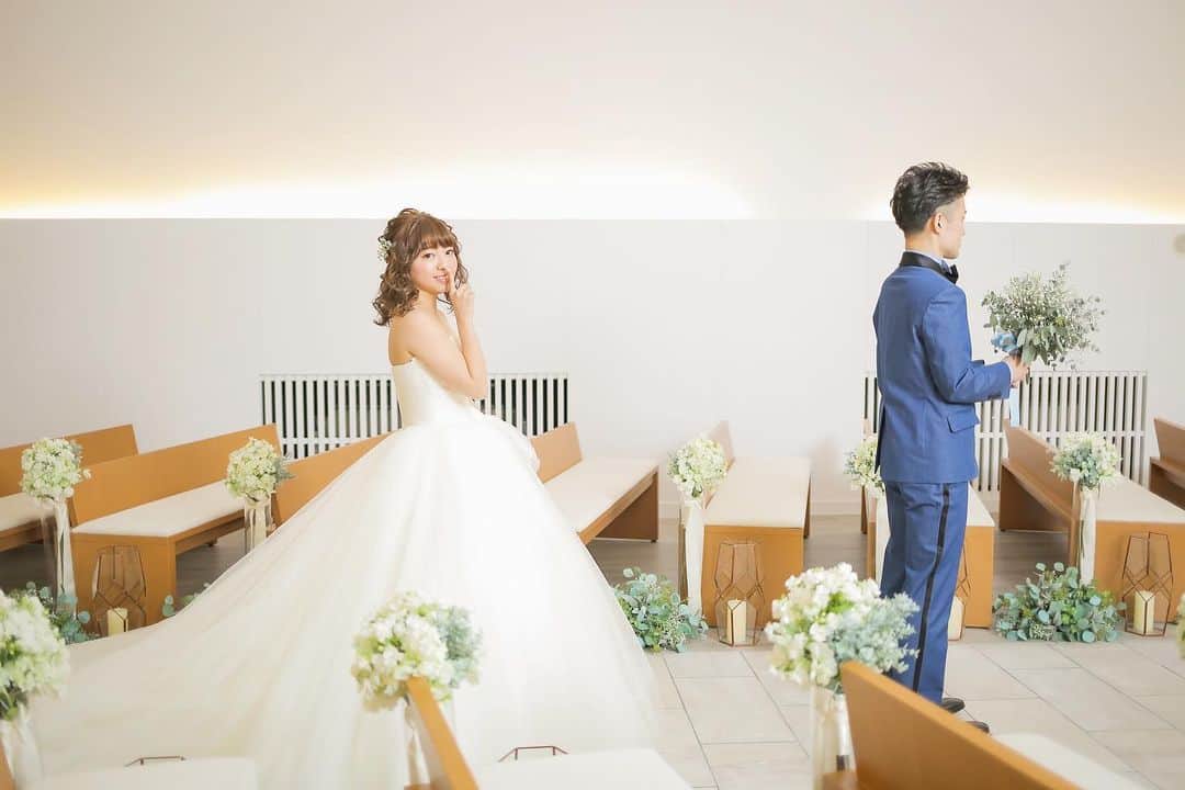 結婚式場ブランレヴュー宇都宮アクアテラスのインスタグラム：「.﻿ チャペルでのファーストミート♡﻿ ﻿ シークレットにしてきたドレス姿で﻿ いよいよ新郎様とご対面♩﻿ ﻿ 新婦様の表情がとっても可愛らしい一枚です☺︎﻿ ﻿ ぜひ真似してみてください❤︎﻿ ----------------------------------------﻿ ﻿ 1/9〜11﻿ 三連休限定のブライダルフェアは新春BIG！﻿ ご来館でギフト券最大10000円！﻿ ﻿ 【お正月限定の豪華特典盛り沢山❤︎】﻿ ﻿ ﻿ 詳細は下記▽▽﻿ https://www.dearswedding.jp/blancrevue/fair/﻿ ﻿ リニューアルしたNewチャペルのご見学もお楽しみに♩﻿ ﻿ プロフィールからご覧いただけます！ @blancrevue_wedding」