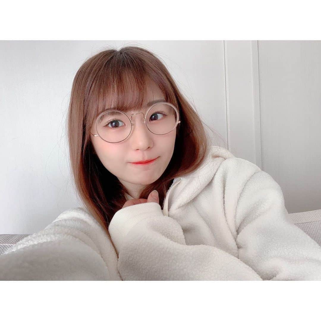 長谷川かすみのインスタグラム：「遅ればせながら… 2021年、あけましておめでとうございます🤲 今年の目標は、学びの多い年にすること、運動を習慣化することです！！ 昨年は大変な状況下で立ち止まる事が多い年でしたが、今年はこのような状況下の中でも出来ることを模索して行動していきたいと思います！！ これからもよろしくお願い致します✨✨」