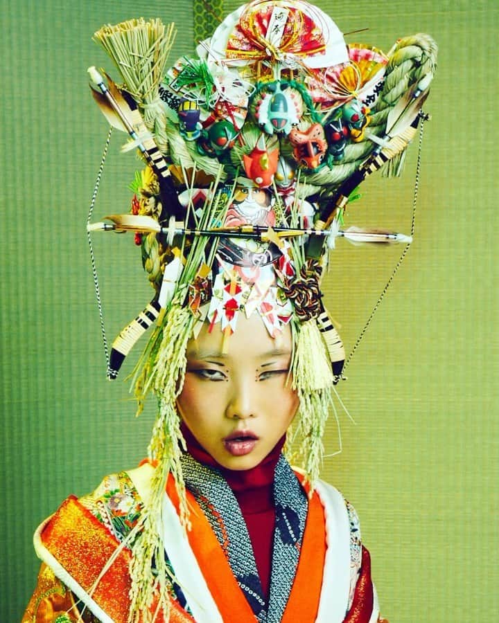 今泉亮爾のインスタグラム：「#happynewyear#ove  Creating look with traditional Japanese newyear goods !!^_^ ⛩🦑🎍🌾🎎🎏🦑🎍🌾🎎🎏⛩ #hair @ryojiimaizumi  #make @chifumi325  #style @koseidmatsuda  #photo @hi_ro2  #model @mioko_thanzuiyue」