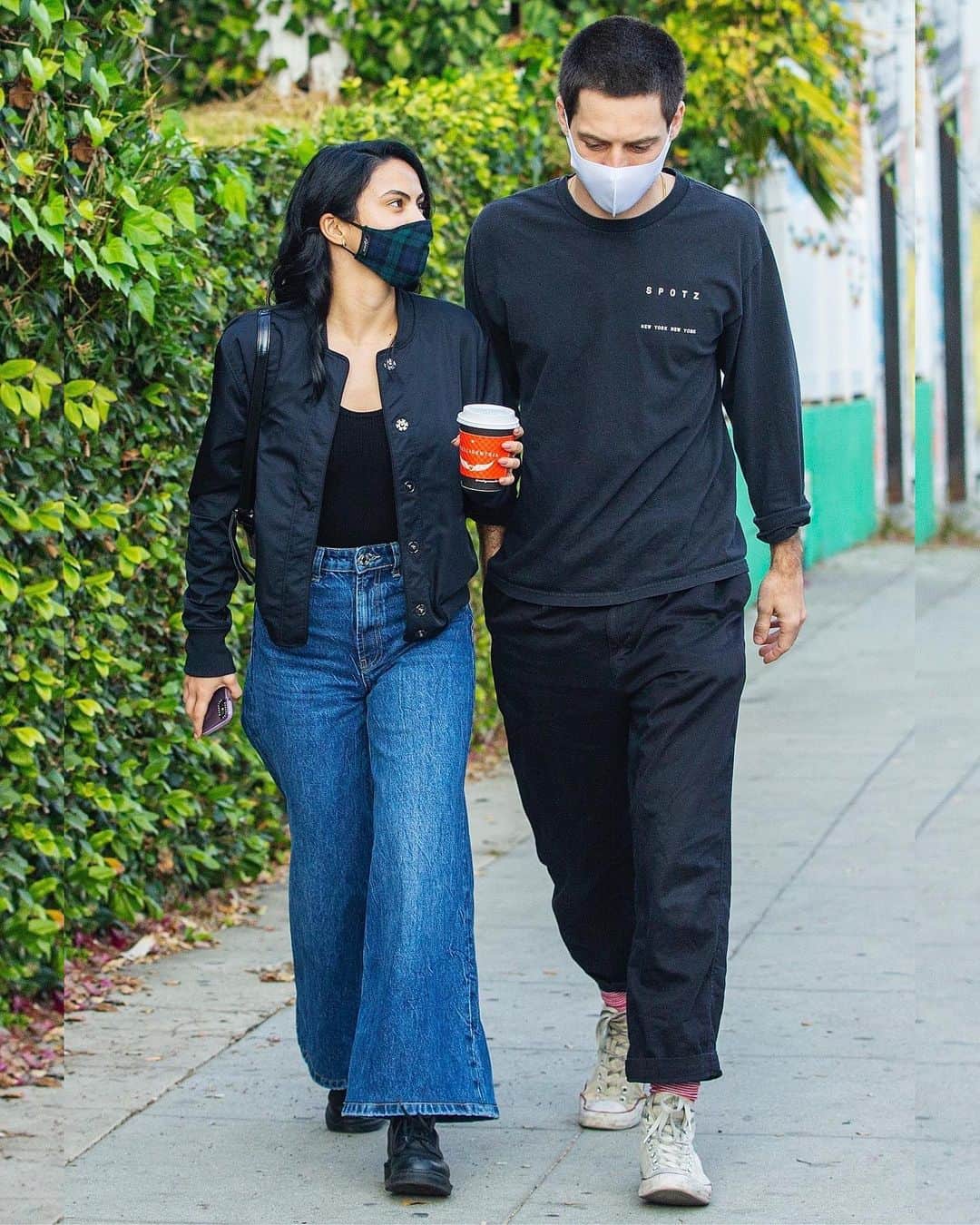 Just Jaredさんのインスタグラム写真 - (Just JaredInstagram)「“Riverdale” star @camimendes was spotted holding hands with boyfriend @graysonvaughan while running errands together on Sunday in Los Angeles. #CamilaMendes #GraysonVaughan Photos: Backgrid」1月5日 13時01分 - justjared