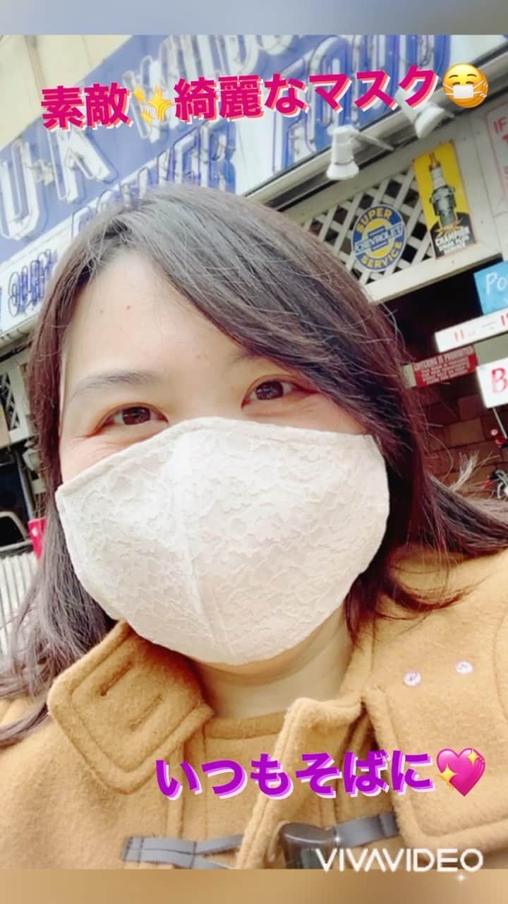 のインスタグラム：「ひと昔前までなら 😷常にマスクしてるのは 若くてやんちゃな女の子😆✨  そんなぐらいのイメージだった 感じがするのですが  最近は日本全国、世界各地 どこでも誰でも マスクしてるのがフツーという 世の中になってしまいましたね❣️  withコロナになった今 インフルエンザが流行り出す 冬の時期はそれ以上に 切っても切り離せないモノ  それならとことん お洒落で可愛いモノに 包まれたい😻💖✨ と言うのがまんまるさん😆💕  いくつになっても ココロは乙女なので👸🏰🎠 持ってるだけでご機嫌になれる とにかく可愛いモノ💖✨  第一条件がコレなので そこはしっかりクリアした上で 機能的で効果バッチリ👌👍✨ こだわりと理念がある💁‍♀️  そんなところも しっかりチェックして とってもいいモノ見つけたよ😉❣️  【ファッション👗ホットエアー】  🏠https://www.rakuten.ne.jp/gold/hot-air/  @hot.air.rakuten  👗とってもお洒落な レディースファッション ぽっちゃりさんにも嬉しい プラスサイズがたくさん‼️  普通からゆったりサイズの M〜5Ｌサイズを取り扱う 【ホットエアー】さんには  @hot.air.rakuten  お洋服以外にかばん 帽子👒にマフラー🧣 アクセサリーなどの 服飾雑貨もあるんだケド  新年に向けての可愛い お洋服探してる時に ときめくマスクを 見つけちゃったのよ😻💖✨  ❤️選べるカラーと 女の子の憧れ綺麗な 全面レースの柄まで クラッシックとフラワーの 2種類あるんだよ😀💓✨  わたしが着用してるのは クラッシックのオフカラー  冠婚葬祭にも使えて 上品な仕様で本当に素敵なの😻💘  可愛いモノ大好きな まんまるさんには めちゃめちゃ嬉しい😆💕 機能面では、、、  ⭐️長時間着けるものだから 息がしやすいワイヤー入りの 立体構造  ⭐️抗ウイルス・抗菌加工  ⭐️クラボウのクレンゼ加工 オーガニックコットン使用  ⭐️ゴムの長さを自由に調節出来る  コレだけ揃えば もうバッチリだよね😉👍❣️✨  ずっと着けてると 耳の辺りが痛くなっちゃう そんなマスクも多いから  長さを自由に決められる コレはホントに嬉しい ポイントです😃✨  プレゼント🎁やお返しにも✨ お洒落で素敵なマスク😷 なんてとっても嬉しい 心遣いですよね☺️💕  とっても素敵で可愛くて 機能的なマスク😷以外にも お洋服やバッグ👜に アクセサリーまで楽しめる  【ホットエアー】  @hot.air.rakuten  冬のオシャレを おうちに居ながら 楽しんで見つけませんか😀💖✨  💁‍♀️まんまるともぴー♡ ぶらり関西グルメレポーター  #関西  @manmarutomop  見た目にお腹に美味しいご飯🍱 オススメのお店や商品を発信中‼️  #食レポ  follow me💞  ＠manmarutomop  #人生楽しんだもん勝ち  #マスク #立体マスク #布マスク #おしゃれマスク #ファッションマスク #マスク女子  #マスク美人 #マスクコーデ  #レースマスク #マスク販売 #抗菌 #抗ウイルス #風邪予防 #インフルエンザ予防 #コロナ対策 #必需品  #レディース #レディースファッション #ファッション通販 #大きいサイズ #プラスサイズ  #可愛いものが好き  #可愛いもの好きな人と繋がりたい  #おしゃれママ  #おしゃれ好きな人と繋がりたい  #お洒落好きな人と繋がりたい  #ファッション好きな人と繋がりたい」