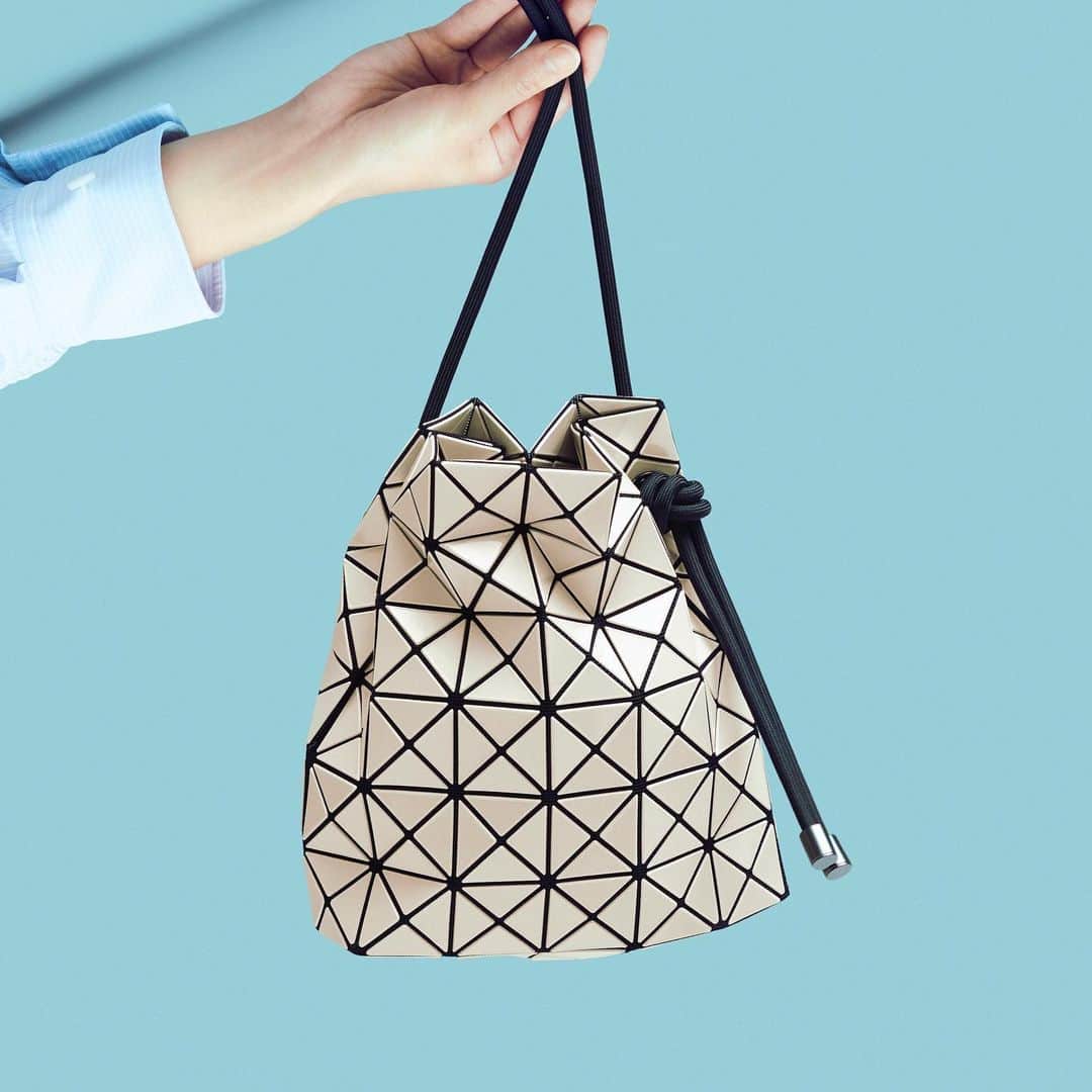 BAO BAO ISSEY MIYAKE Official Instagram accountさんのインスタグラム写真 - (BAO BAO ISSEY MIYAKE Official Instagram accountInstagram)「【NEW ITEM】WRING  RELEASE MONTH January, 2021 *By country RELEASE MONTH may be different.  #baobaoisseymiyake #baobao #isseymiyake #shoulderbag #wring #ss21」1月5日 13時00分 - baobaoisseymiyake_official