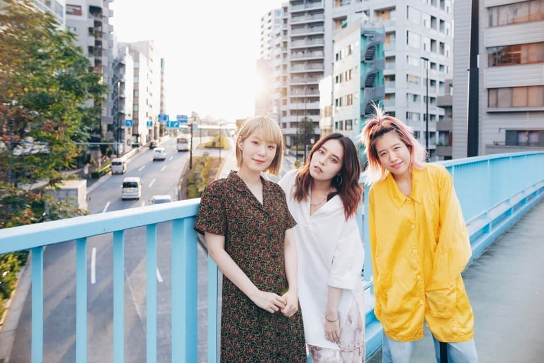 Block.fmのインスタグラム：「2020年 インタビュー｜西恵利香 × おかもとえみ × Chocoholic、女性アーティストだけで作り上げた「Hi-Light」制作の裏側⁠ ⁠ 3人の注目アーティストが集まって制作した楽曲の制作について話を聞く。⁠ ⁠ interviewはlink in bioにて」