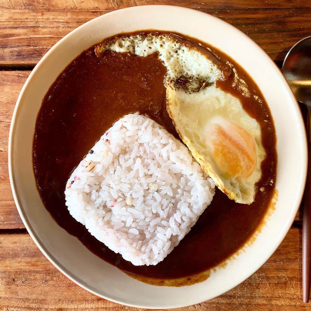 池内万作のインスタグラム：「カレー。 この時期食べたくなるのよね。 #イケウチ家の食卓 #みちょ食堂」
