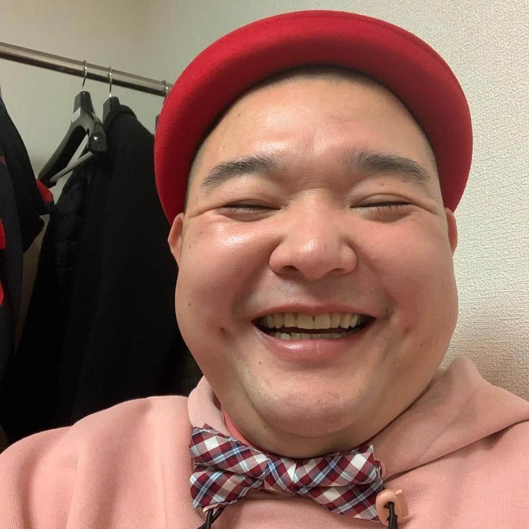内山信二のインスタグラム：「仕事始め‼️  NHKごごナマ観てね〜」