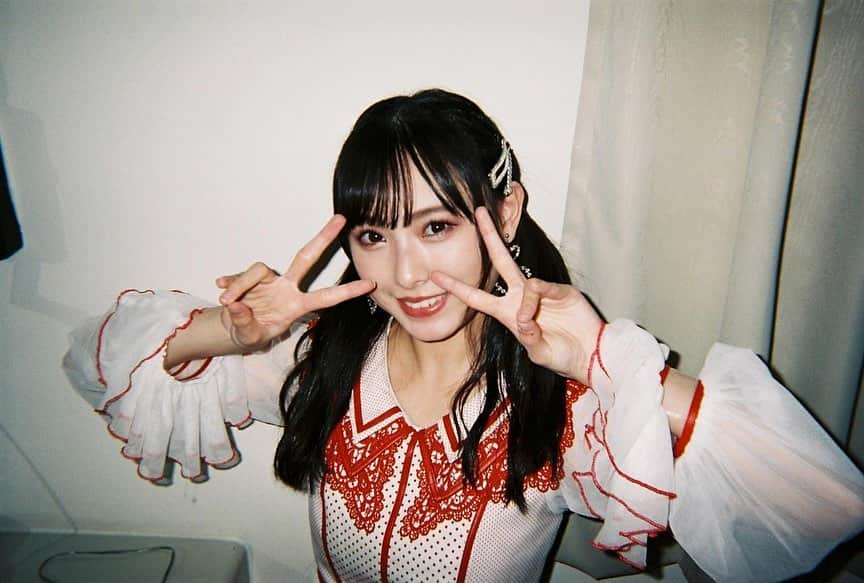 NMB48のインスタグラム：「📸﻿ ﻿ ▶︎#写るんです ﻿ ﻿ #NMB48 #梅山恋和﻿ #アイドル #idol」