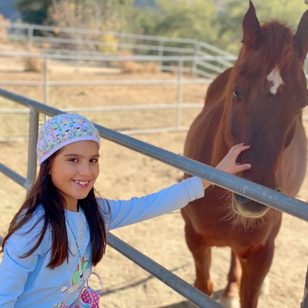 エリック・ウィンターのインスタグラム：「9 yrs ago you turned my world upside down and I’ve never been the same. Every year you impress me more and more but this past year your strength and courage really stood out. Happy birthday baby girl... so proud to be your dad. Te amo mucho #happybirthday infinite and beyond infinite ❤️🙏🏻🎉  E=VS」