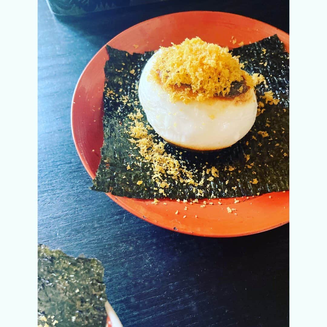 journaleatripのインスタグラム：「mochi  さてと 先ずは腹ごしらえ。 力をつけて考えます。  #本日よりレストランeatrip営業#カラスミ餅＃蝋梅」